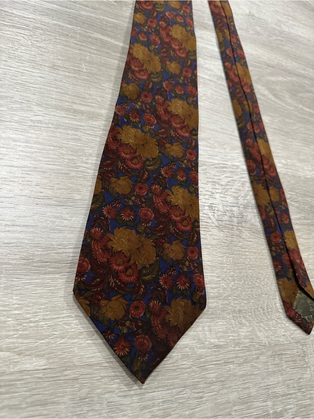 CH182 Bally Switzerland Silk Tie Blue Red Brown Flowers Woven 3.75” Classic